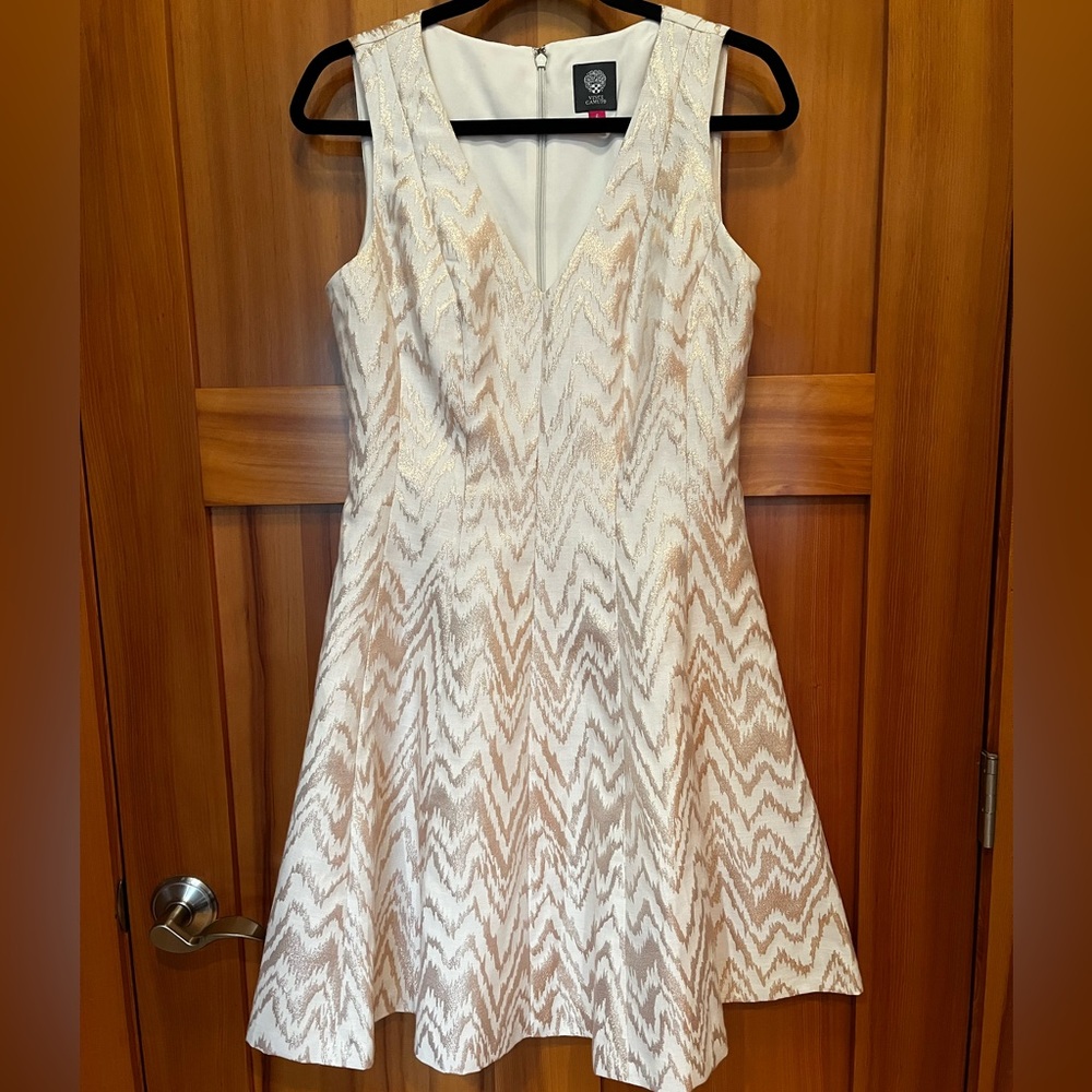VINCE CAMUTO STUNNING ROSE GOLD METALLIC SHIMMER SZ 6